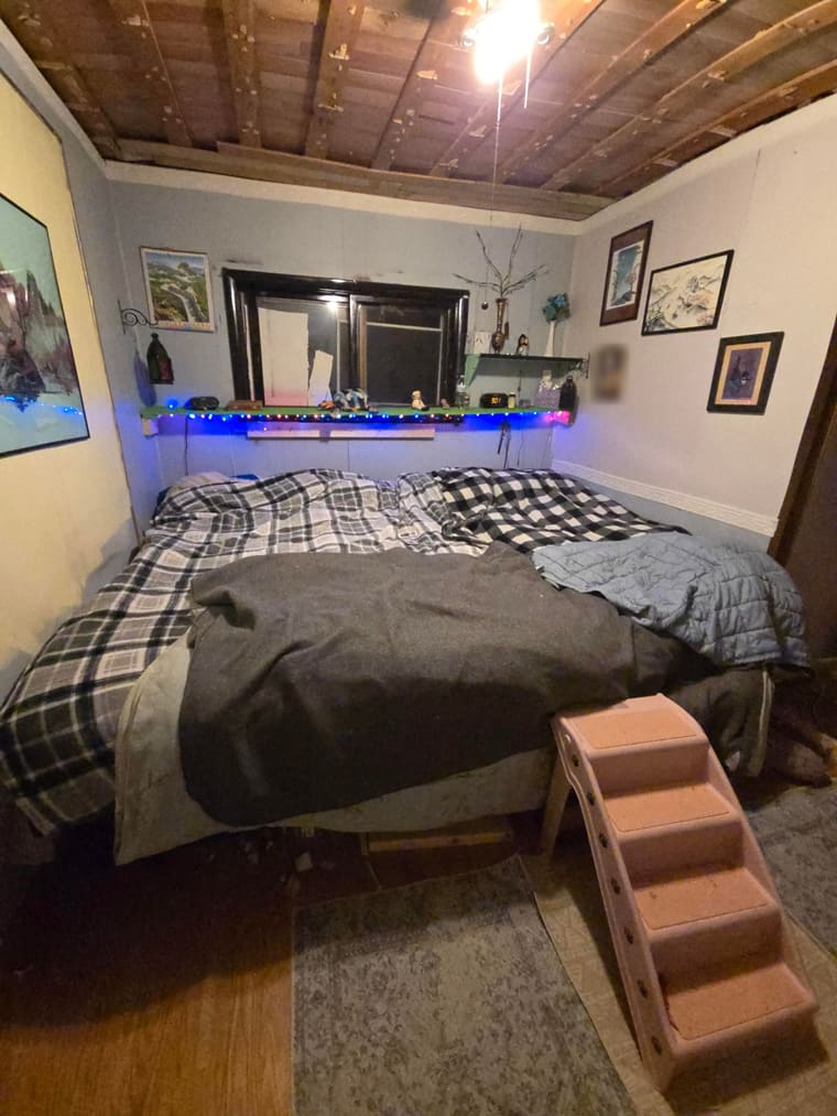 Beam over the bed