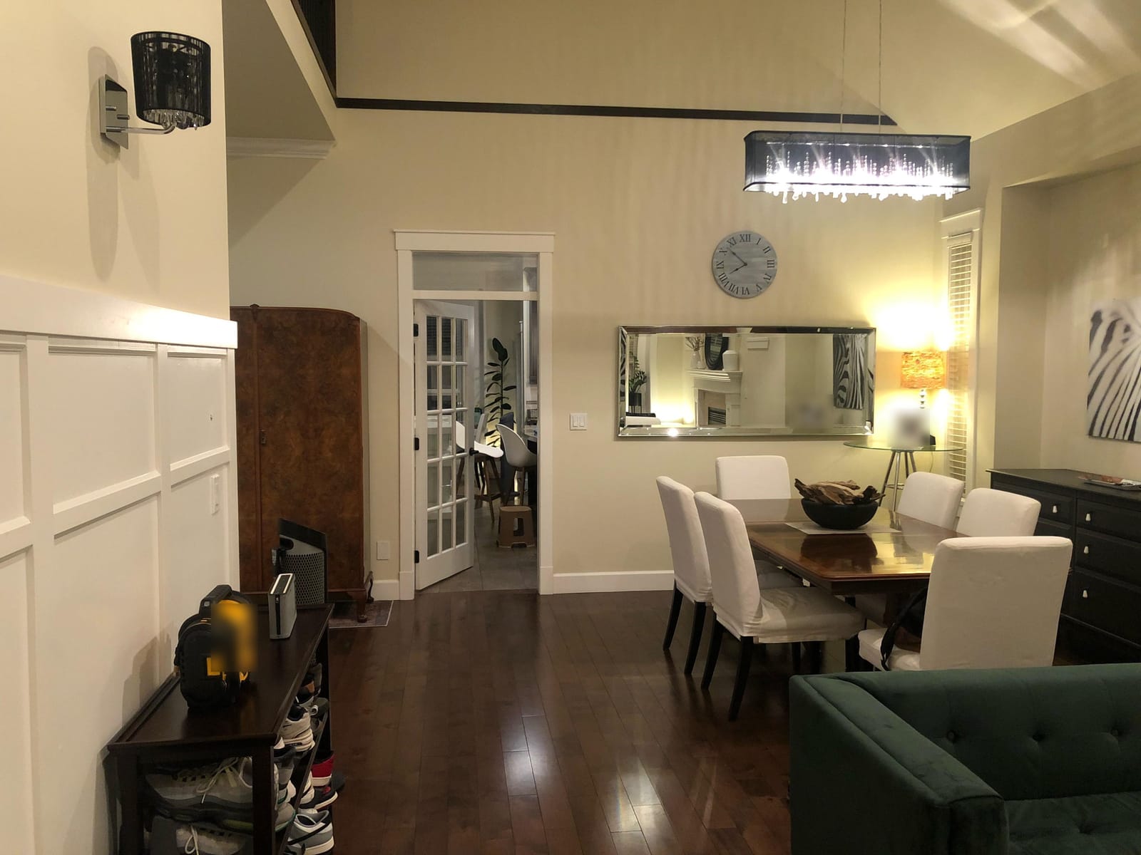 Mirror facing the dining table: a real living room, read