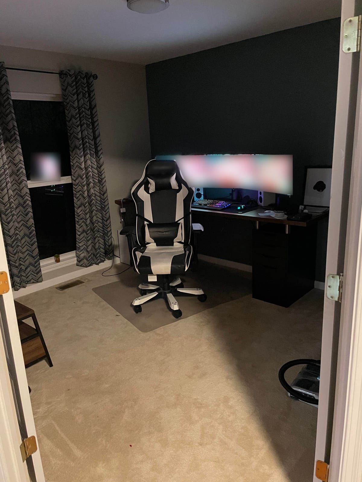 Desk with your back to the door: a real home office, read